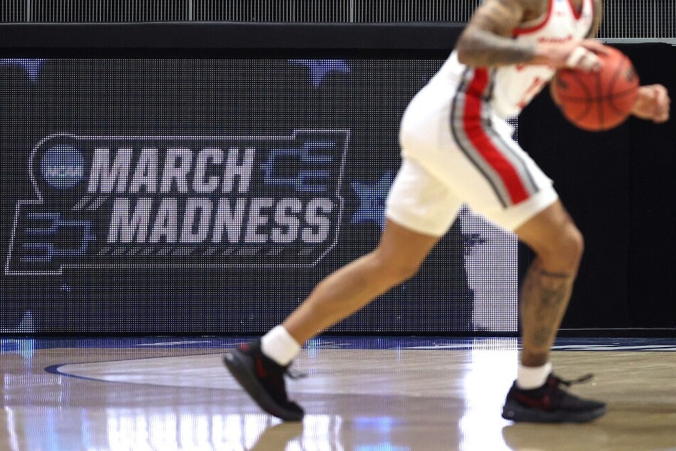 March Madness: College basketball teams battle for the No. 1 seed