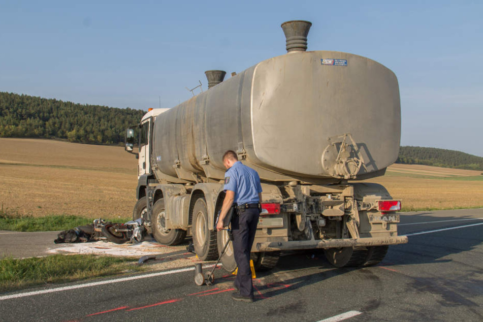 Die Polizei sicherte Spuren am Unfallort.