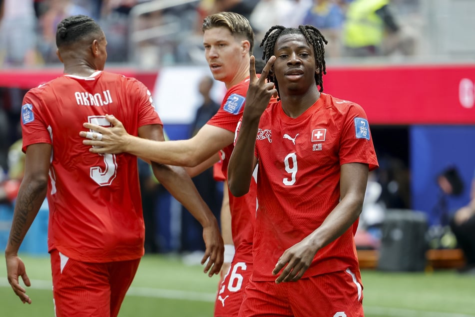WM 2026 live: Doppelpack nach Einwechslung! Bundesliga-Star schießt Schweiz Richtung K.-o.-Runde