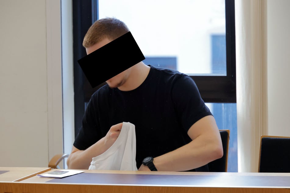 Loki G. (24) am Montag vor dem Chemnitzer Amtsgericht.