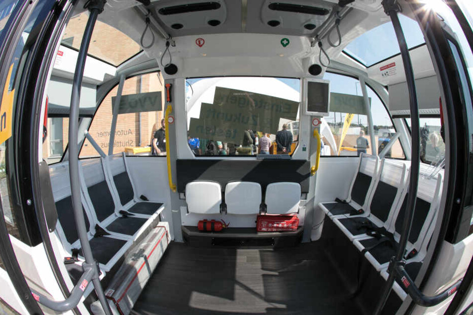 Platz für elf Fahrgäste bietet der autonom fahrende Bus.