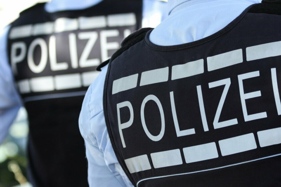 Nachdem sich die beiden Gruppen am Samstagabend in einer Bar am Puschkinplatz ein Fußballspiel angeschaut hatten, griffen sie sich gegenseitig an. Die Polizei ermittelt wegen gefährlicher Körperverletzung. (Symbolbild)