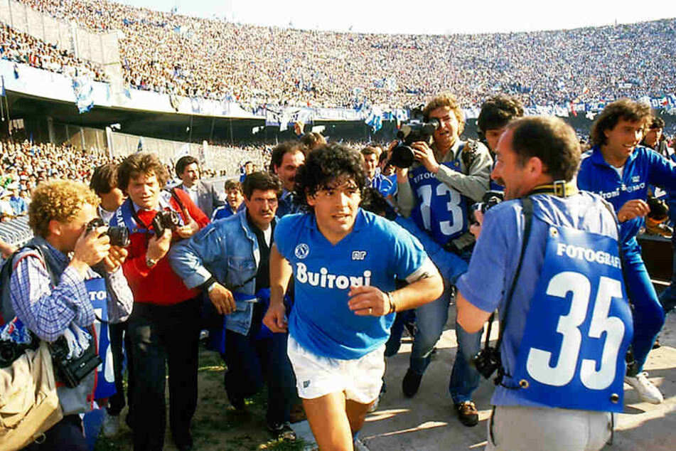 Diego Maradona veränderte seine sportlich erfolgreiche Zeit in Neapel, die aber auch private Schattenseiten hatte, nachhaltig.