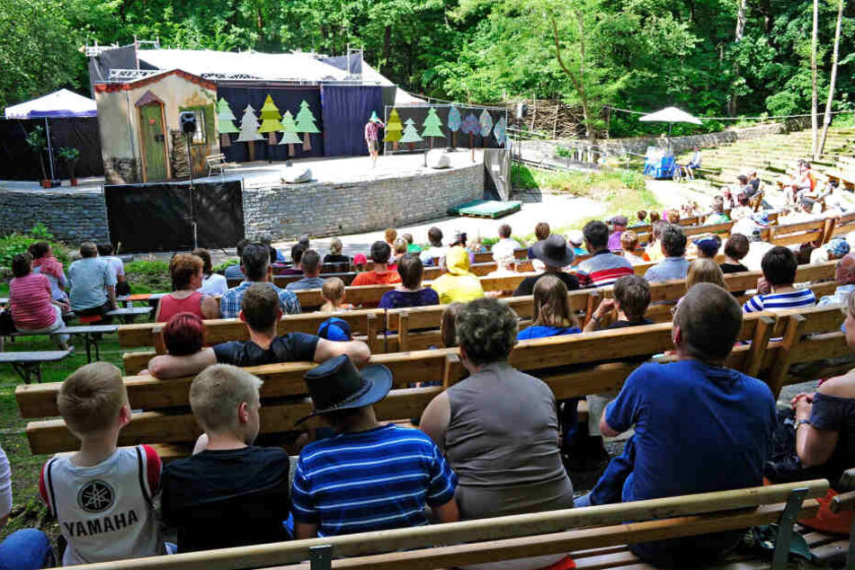 Die Stücke der Küchwaldbühne begeistern Jung und Alt - hier beim Räuber Hotzenplotz.