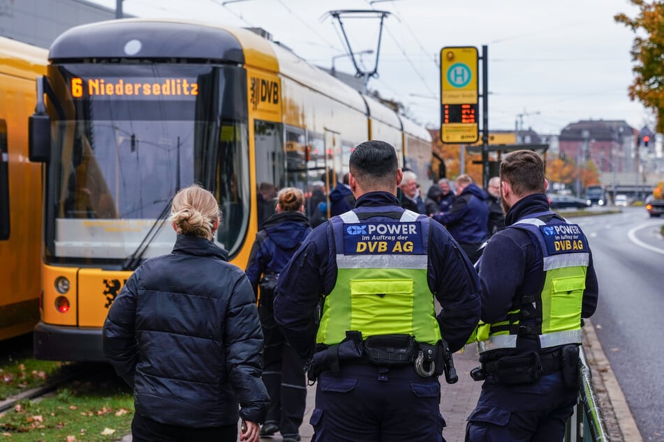 Bei den Großkontrollen arbeiten Ticketprüfer und Sicherheitskräfte zusammen.