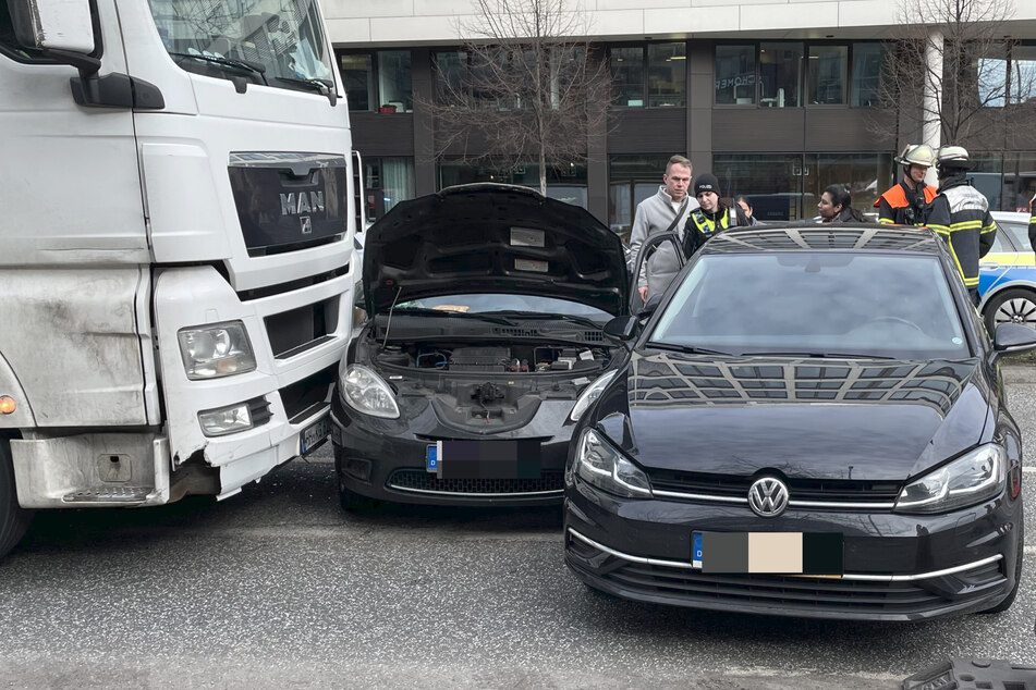 Hamburger Verkehrsader nach Unfall gesperrt