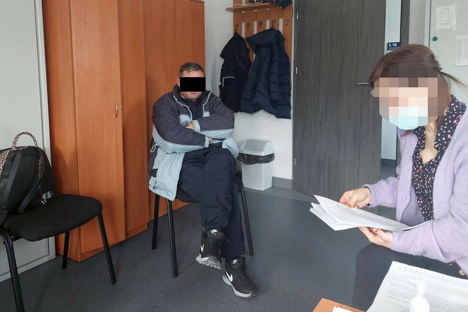 Der Mann (39,l) aus Georgien steht im Verdacht, in Polen mit einem gefälschten Führerschein aufgeflogen zu sein.