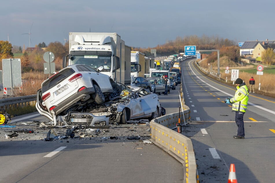 Ein tödlicher Horror-Crash ereignete sich im November auf der A4 zwischen Schmölln und Meerane. Ein Fahrer kam dabei ums Leben.