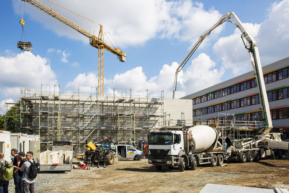 Aktuell baut Dresden am Beruflichen Schulzentrum für Bau und Technik.