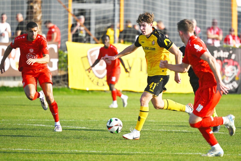 Wiederholung des Testspiels aus dem Vorjahr: Fast auf den Tag genau ein Jahr später trifft die SGD in Lara wieder auf Rot-Weiss Essen.