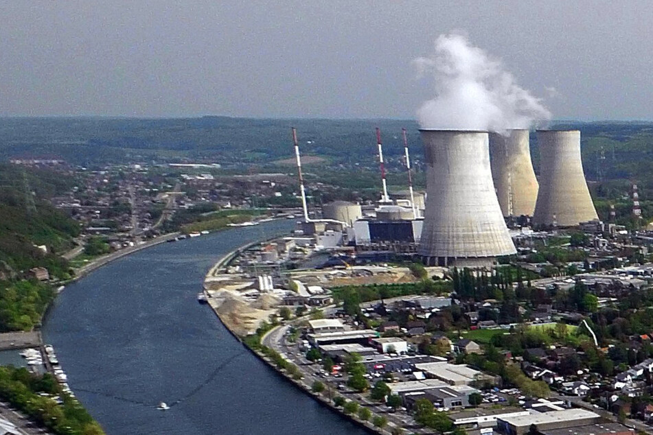 Um 22.45 Uhr war Schluss: umstrittener Atomreaktor Tihange 2 in Belgien endgültig vom Netz