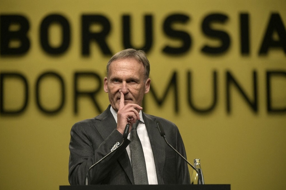 Hans-Joachim Watzke (63) hofft zwar auf einen Verbleib von Youssoufa Moukoko (17), möchte aber nicht auf einen Erlös verzichten.