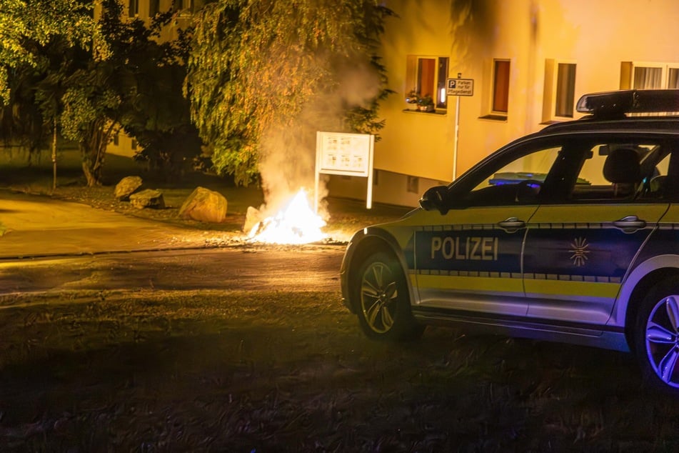 Das erste Feuer löschte die Polizei.