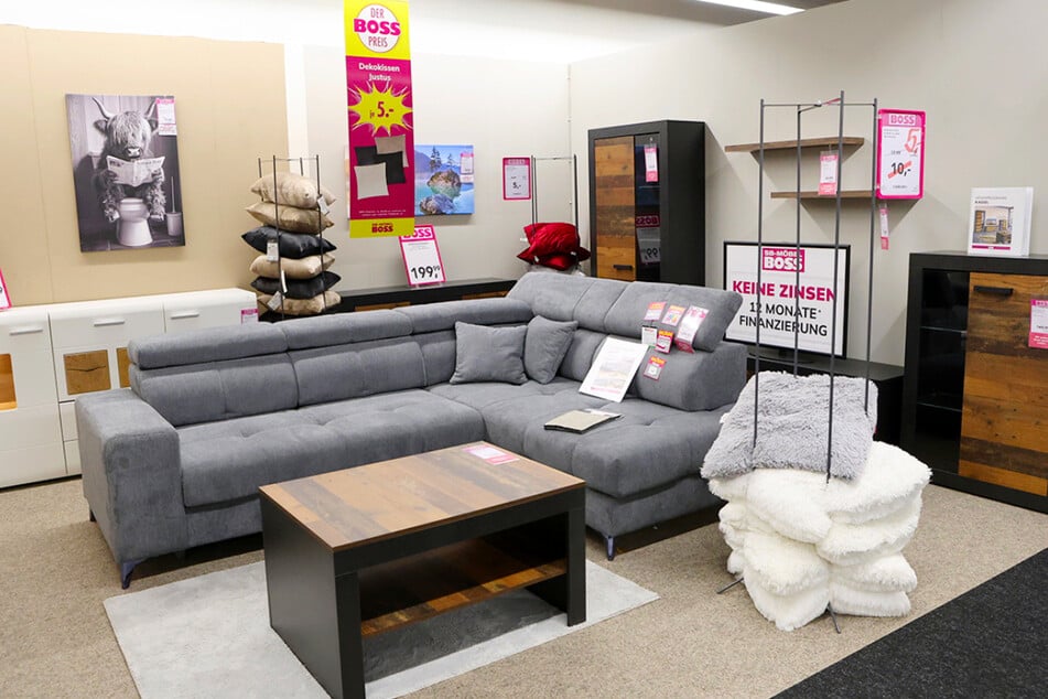 Möbel Boss reduziert die Preise auf tausende Artikel