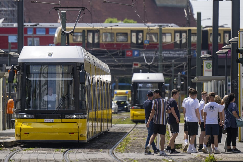 Der Berliner Bund für Umwelt und Naturschutz fordert, dass besser in den Ausbau des öffentlichen Personennahverkehrs investiert werden sollte. (Symbolbild)