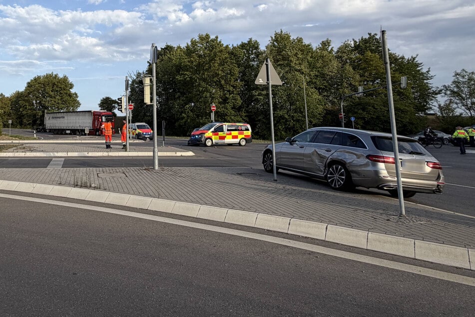 An der Kreuzung B27a/Ludwigsburger Straße krachten die beiden Fahrzeuge zusammen.