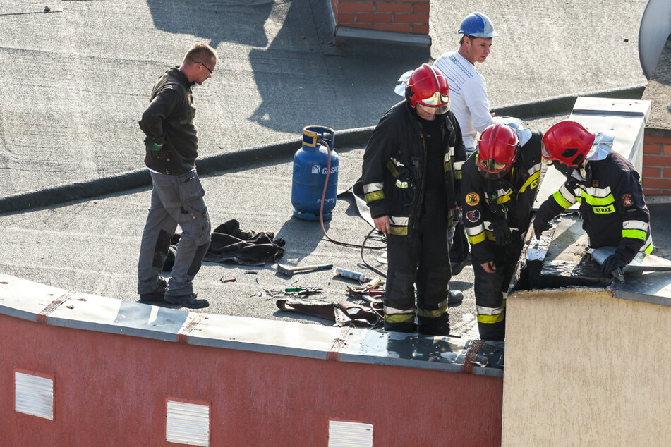 The woman could be rescued by the fire department after 30 minutes (stock image).