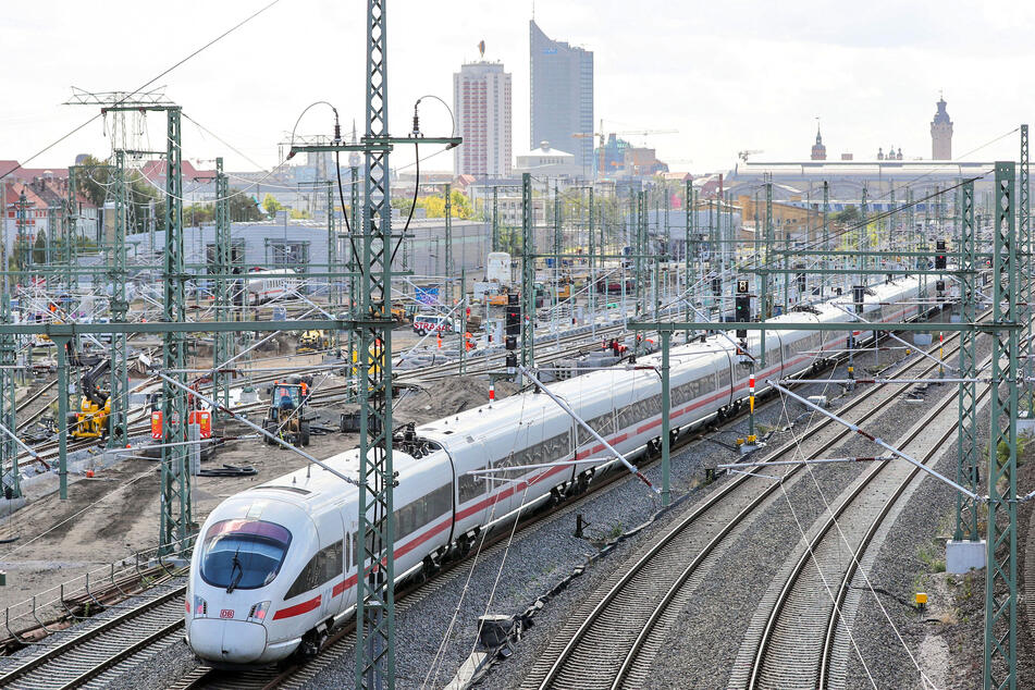 Eine illegale Party an Leipziger Bahngleisen sorgte am Wochenende für einen Polizeieinsatz. (Symbolbild)