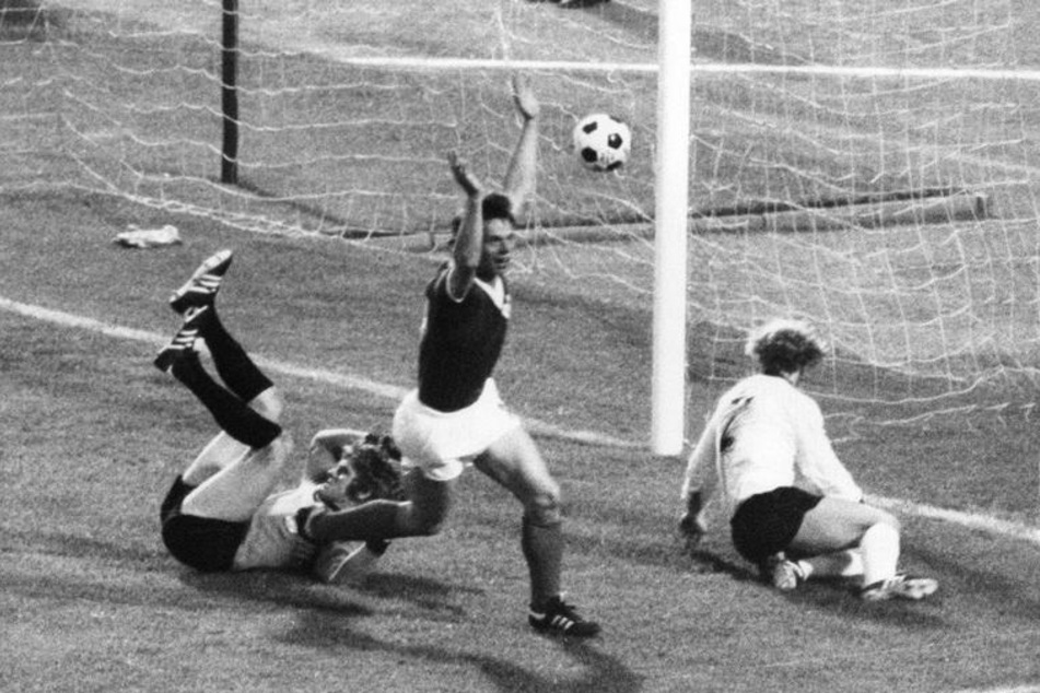 Jürgen Sparwasser (74) schoss die DDR zum Sieg.