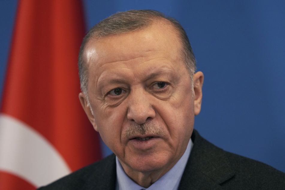 Der türkische Präsident Recep Tayyip Erdogan (68) lädt Delegationen aus Russland und aus der Ukraine zu Verhandlungen ein.