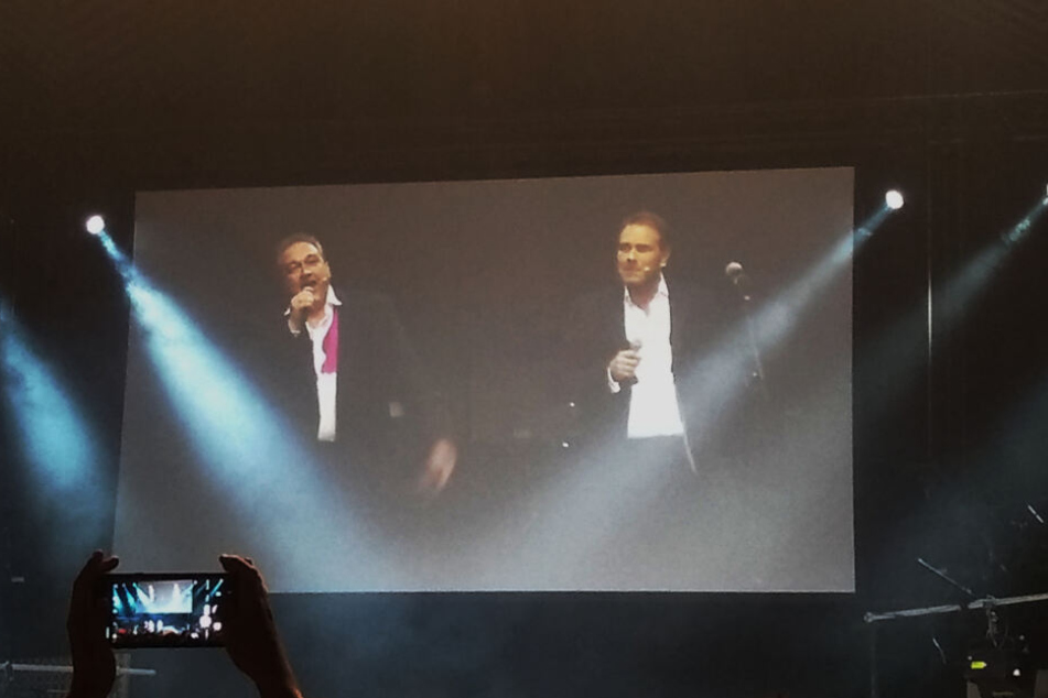 Oliver Kalkofe (l.) und Peter Kütten (r.) erklären den Ablauf der TV-Aufzeichnung.