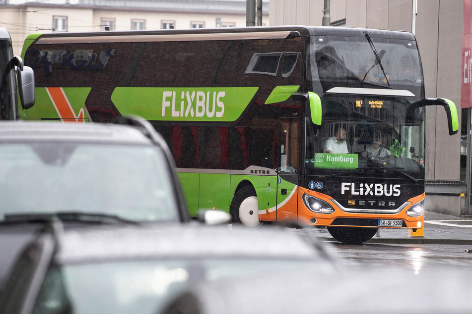 Ab Donnerstag fahren die ersten Fernbusse wieder durch Deutschland.