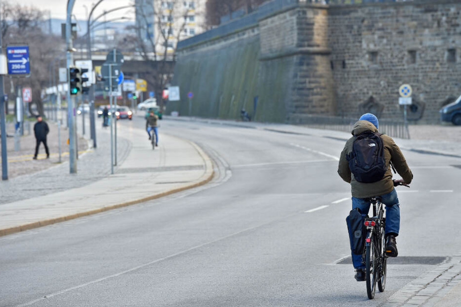 Am Terrassenufer soll in Richtung Johannstadt ein Radweg gebaut werden.