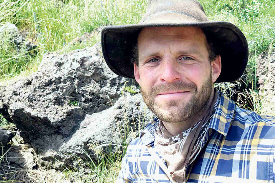 Marco wanderte 2006 mit seinem Bruder und einem Freund nach Chile aus und baute dort einen 1200 Hektar großen Privatpark auf. Der sportliche 34-Jährige liebt alles, was draußen stattfindet.