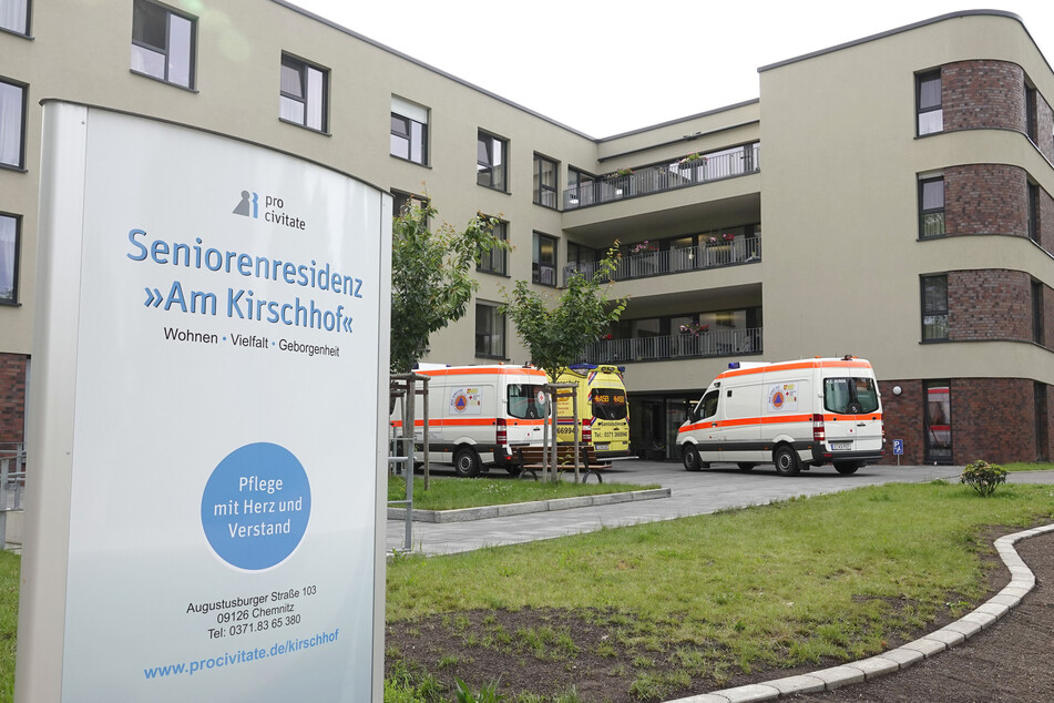 Im Chemnitzer Altenpflegeheim "Am Kirschhof" wurden insgesamt 19 Personen positiv auf Corona getestet.