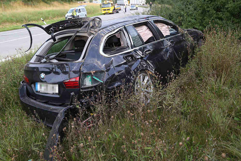 Aus diesem zertrümmerten BMW flüchtete der Mann zu Fuß.