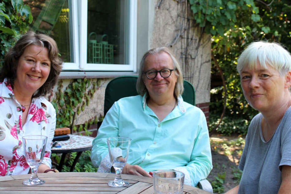 Sommergespräch über Abfallvermeidung und den Wert der Dinge (v.l.) Marion Grages vom Fachbereich Umweltschutz, Holger Rinne und Patricia Sommermann.