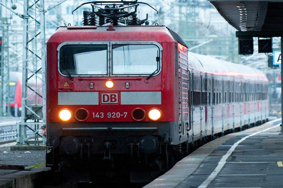 Das Mädchen wurde in einem Regionalzug vergessen. (Symbolbild)