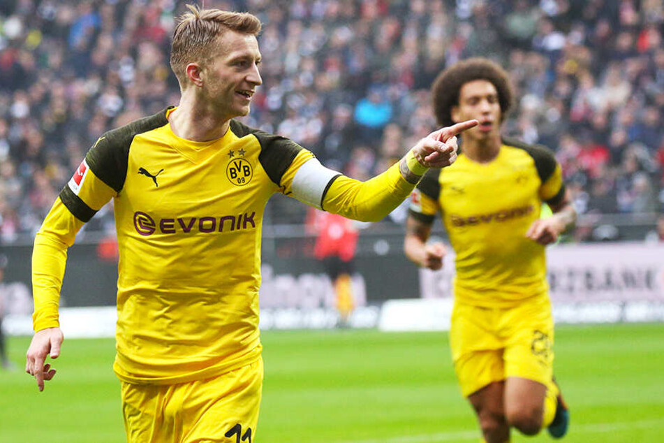 BVB-Kapitän Marco Reus (l.) baute mit seiner Mannschaft den Vorsprung auf den FC Bayern München auf sieben Punkte aus.