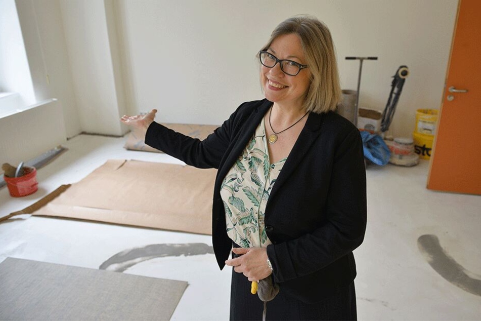 Freut sich über die Sanierungsfortschritte: Nancy Gibson (58), Leiterin der städtischen Musikschule auf dem Kaßberg.