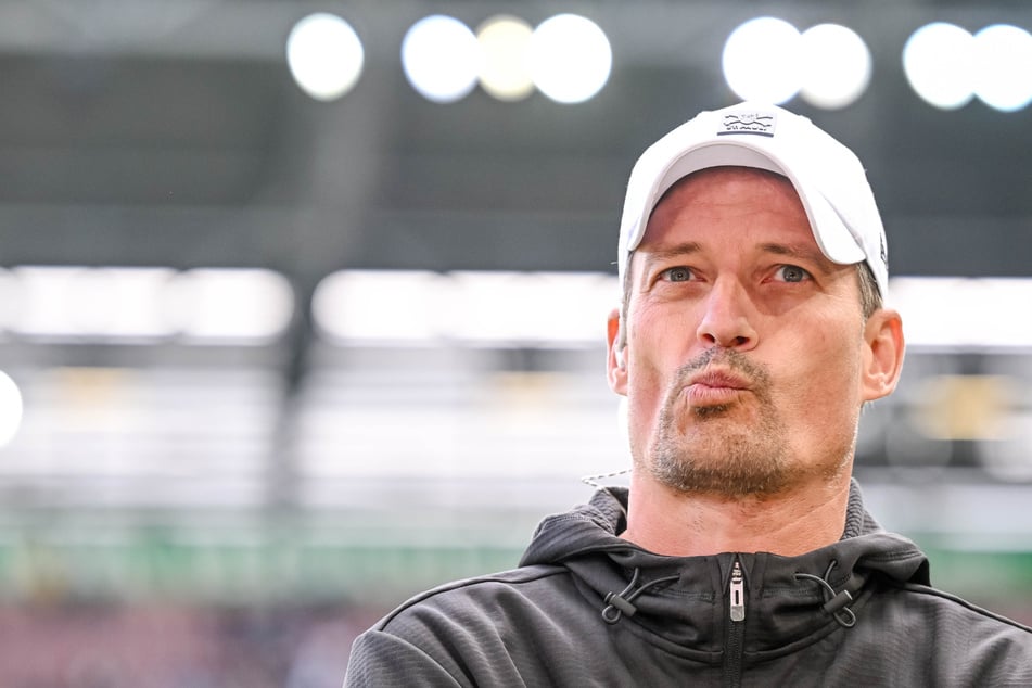 St.-Pauli-Trainer Alexander Blessin (51) braucht einen neuen Torhüter.