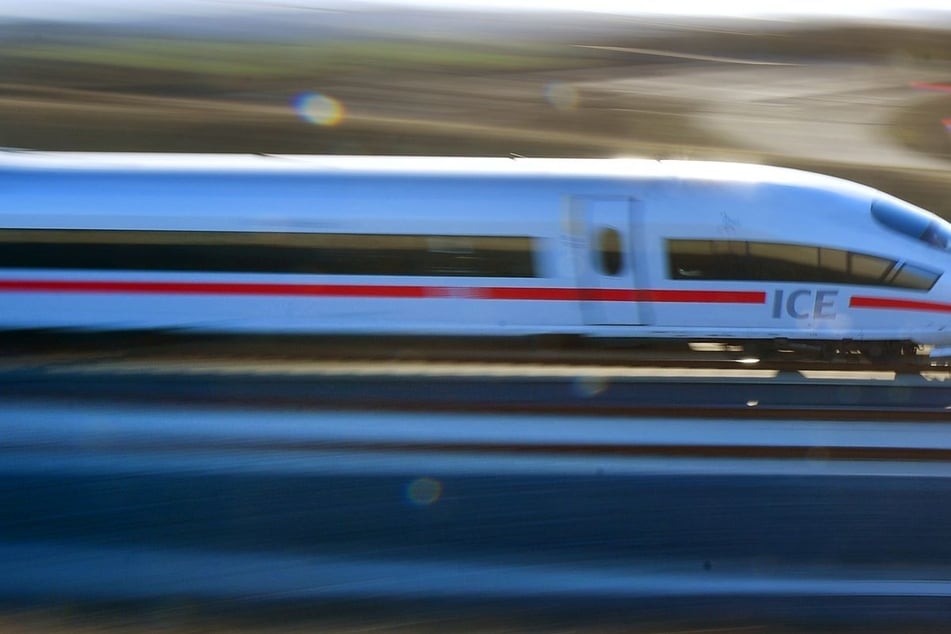 Der ICE hatte wegen des Rucks fast eine halbe Stunde Verspätung. (Symbolbild)