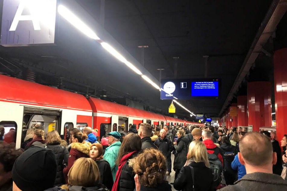 Ein Trafobrand sorgte für Chaos bei Zug- und S-Bahnverkehr in München. (Symbolbild)