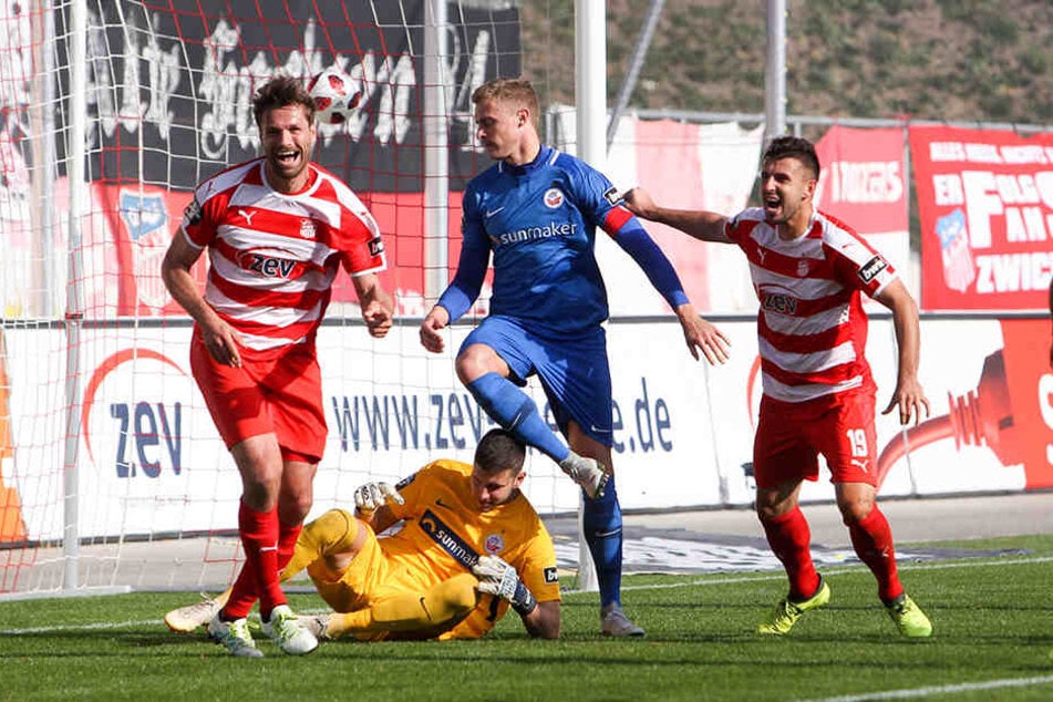 Da war die Welt noch in Ordnung: Ronny König jubelt nach seinem 1:0, wenig später schoss er auch das 2:0.