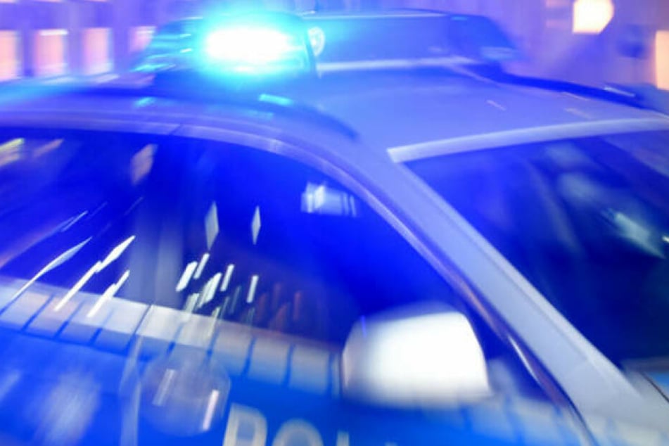 Drei Unbekannte beklauten einen 25-Jährigen in Chemnitz. (Symbolbild)