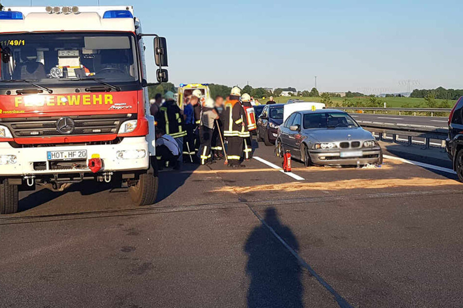 Ein Ersthelfer ist am Sonntag auf der A4 bei Chemnitz angefahren und verletzt worden.