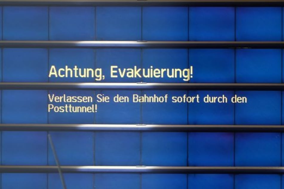 Der Bahnhof musste vorerst gesperrt werden.