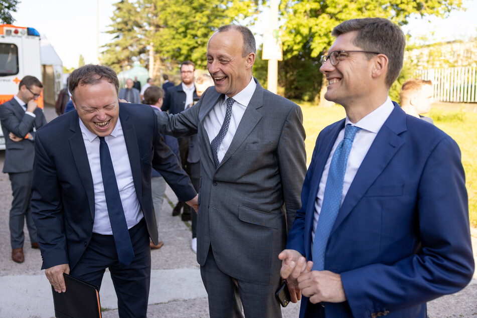 Thüringens CDU-Fraktionschef Mario Voigt (44) sprach seinen Parteikollegen Friedrich Merz (66, M.) und Christian Hirte (45) via Twitter seine Glückwünsche aus. (Archivbild)
