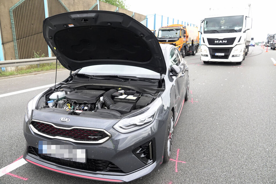 Der Kia-Fahrer wurde bei dem Unfall verletzt.