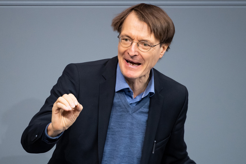 SPD-Gesundheitsexperte Karl Lauterbach fordert eine deutliche Verlängerung des Lockdowns um die Zahl der Corona-Infektionen zu senken.