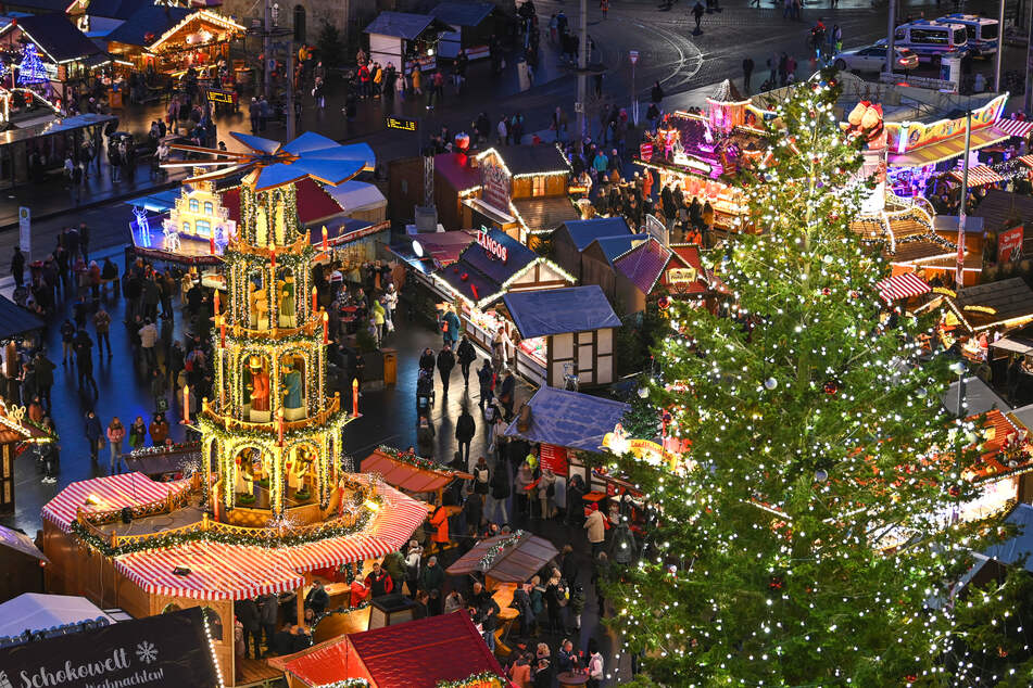 Weihnachtsmarkt in Halle eröffnet: Energiesparen als Gebot der Stunde