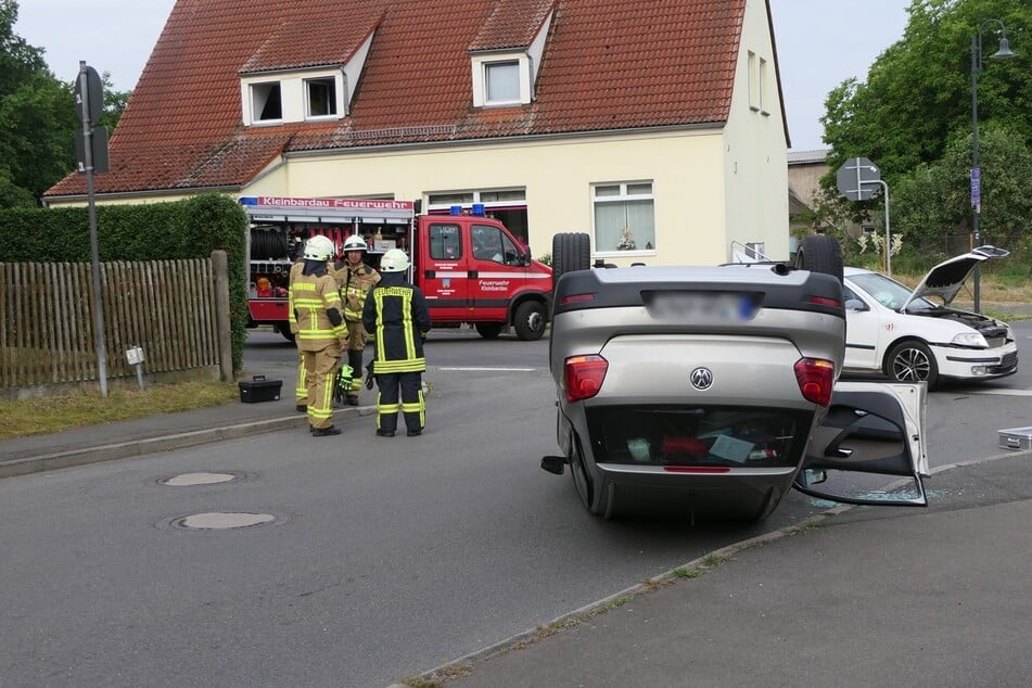 Ein Skoda und ein VW krachten am Dienstagmorgen auf einer Kreuzung in Grimma zusammen.