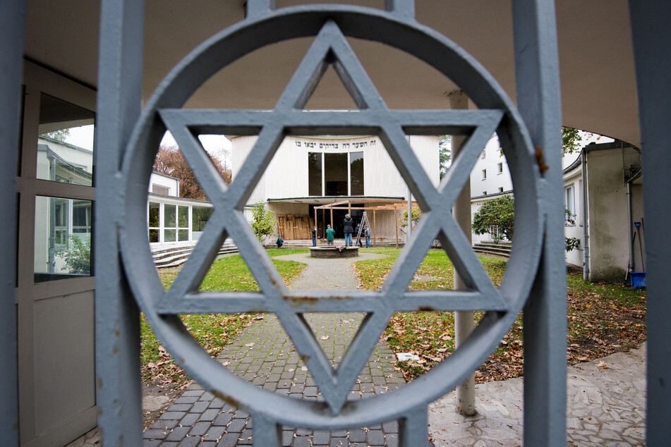 Die antisemitischen Ausschreitungen der vergangenen Tage sollen auch den NRW-Landtag beschäftigen. CDU und FDP haben eine Sondersitzung beantragt. (Symbolfoto)