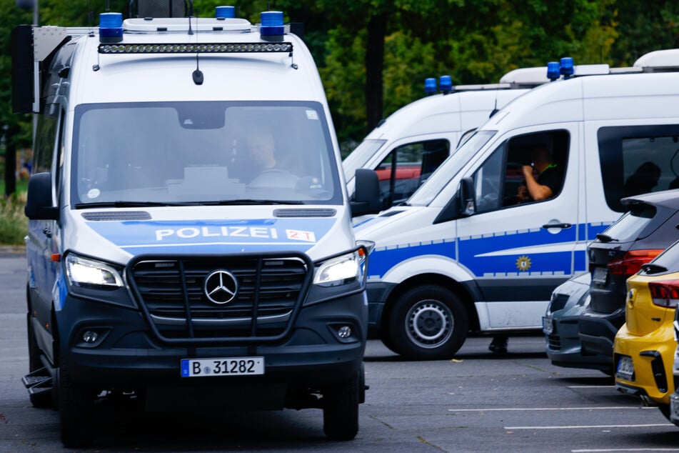 Die Polizei kontrolliert vor der Entschärfung die Straßen.