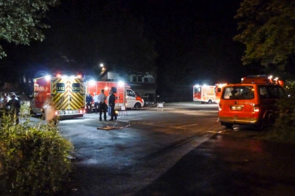 Feuerwehr und Rettungsdienst waren schnell beim Unfallort.