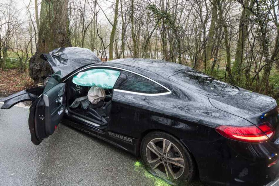 Der Wagen wurde bei dem Unfall komplett zerstört.